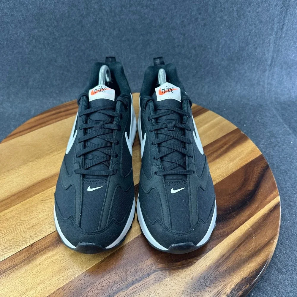 Nike Air Max Dawn Women's 10.5 Black White Sneakers Running DC4068-001 New